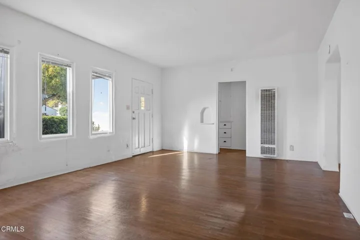 12-web-or-mls-UpmarketMedia_386H-040