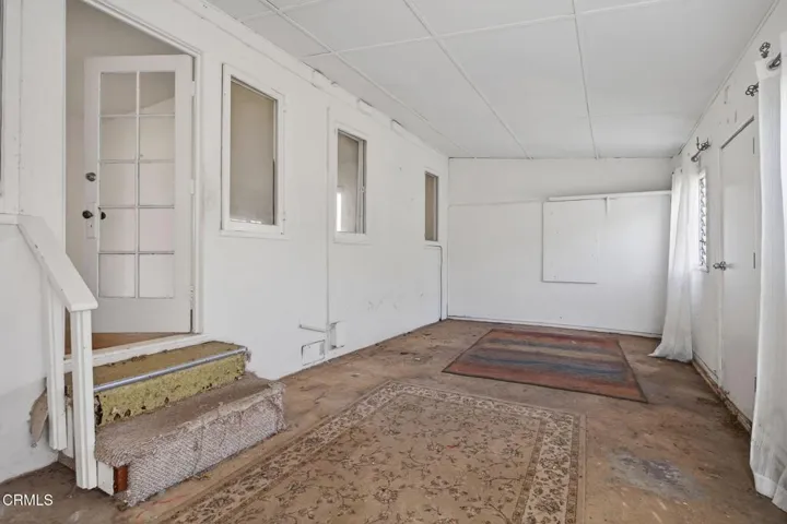 24-web-or-mls-UpmarketMedia_386H-063