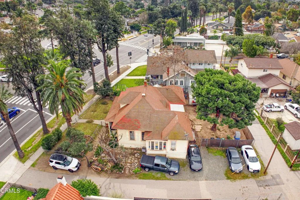 714 E Grand Boulevard, Corona, California 92879 home-pic-11