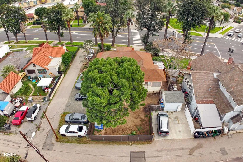 714 E Grand Boulevard, Corona, California 92879 home-pic-4