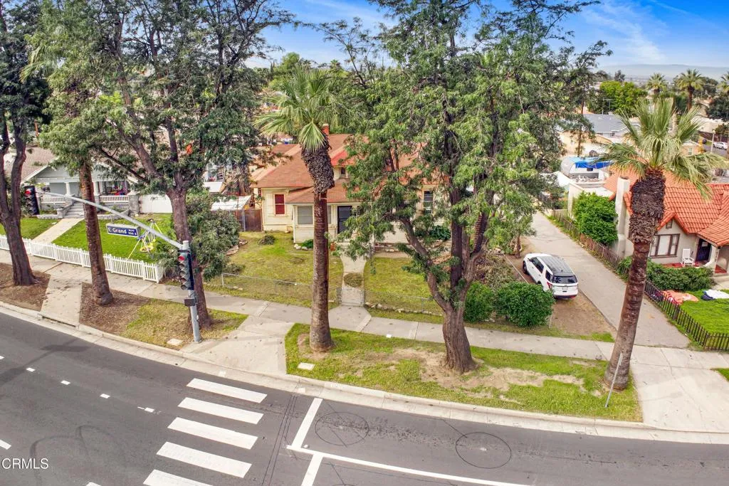 714 E Grand Boulevard, Corona, California 92879 home-pic-9