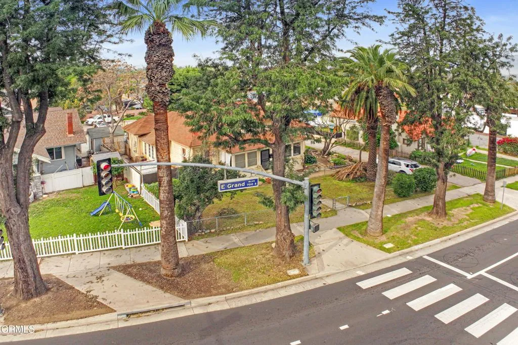 714 E Grand Boulevard, Corona, California 92879 home-pic-8
