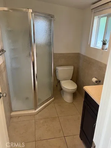 Guest unit bathroom
