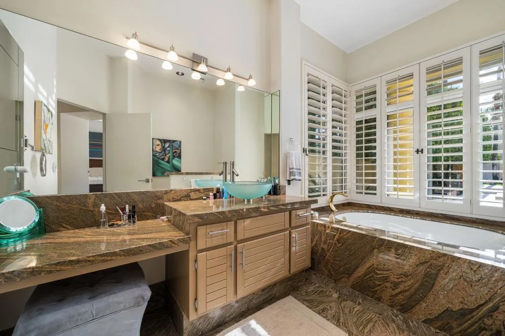 73043 Monterra Circle W, Palm Desert, California 92260 home-pic-31