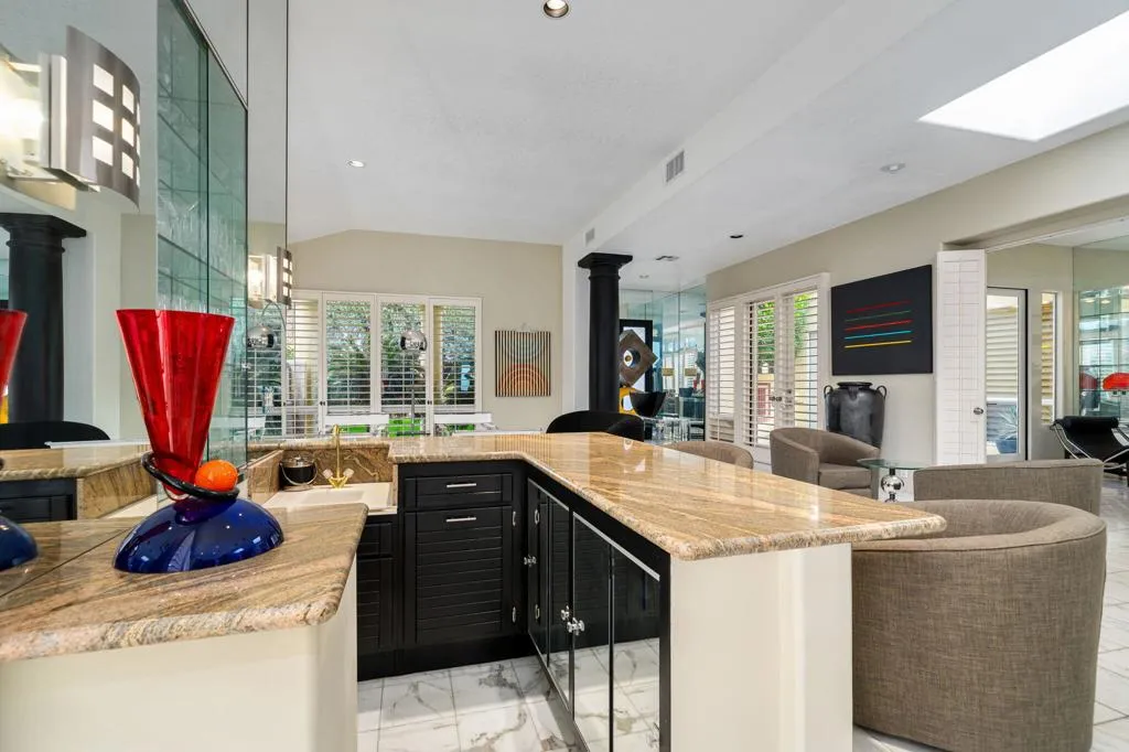 73043 Monterra Circle W, Palm Desert, California 92260 home-pic-17
