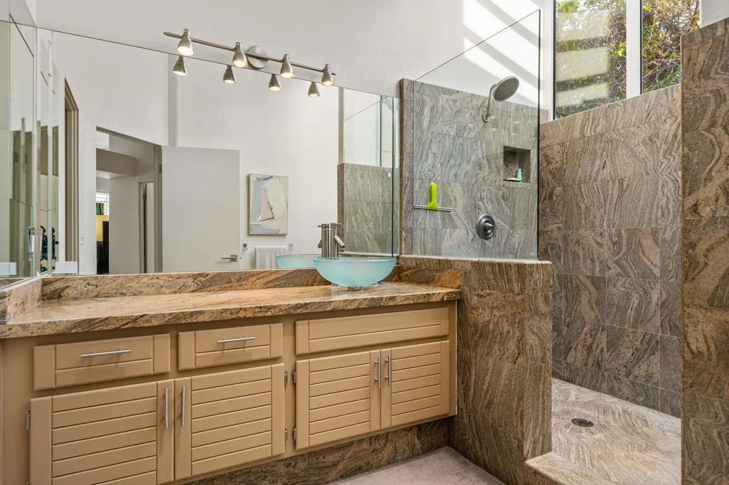 73043 Monterra Circle W, Palm Desert, California 92260 home-pic-32