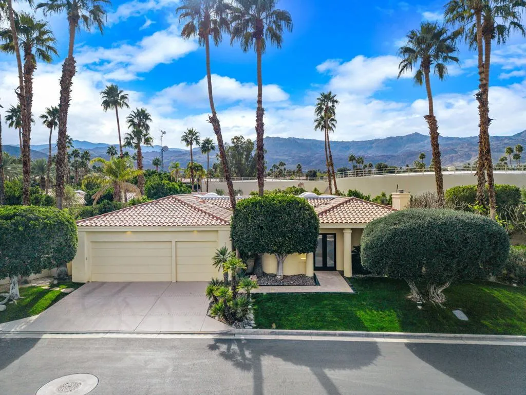 73043 Monterra Circle W, Palm Desert, California 92260 home-pic-1