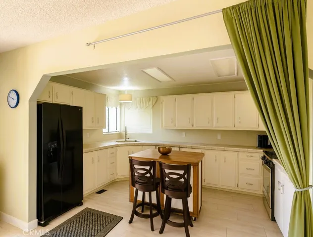 AI DECLUTTERED KITCHEN