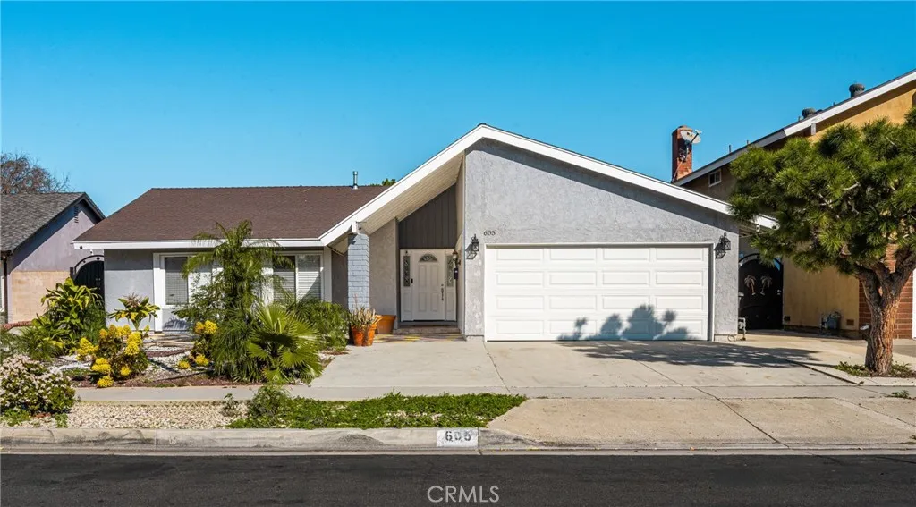 605 W Curie, Santa Ana, California 92707 home-pic-1