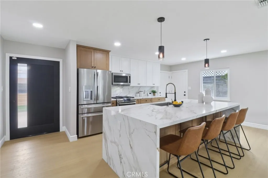 4203 Tolowa Street, San Diego, California 92117 home-pic-2