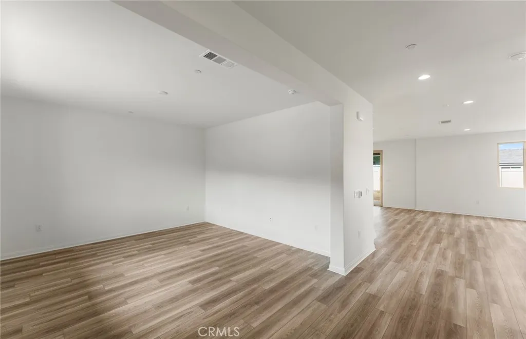 25178 River Peak Drive, Menifee, California 92586 home-pic-17