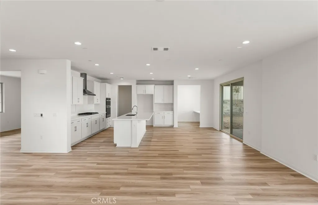25178 River Peak Drive, Menifee, California 92586 home-pic-4