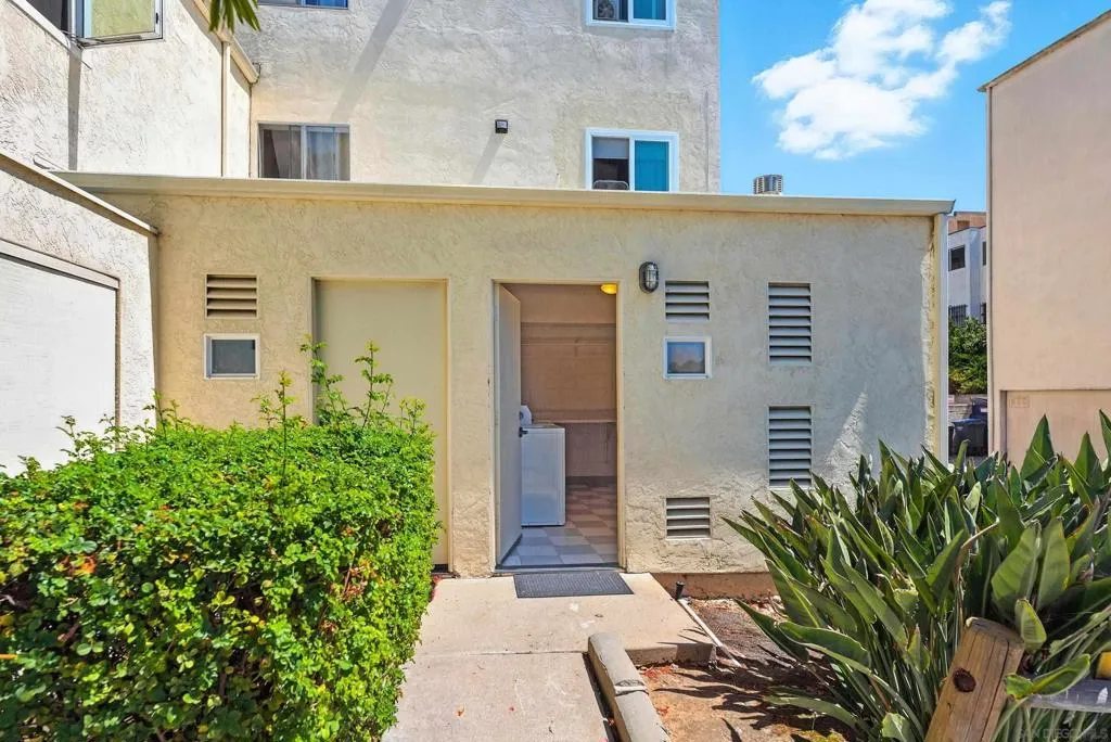 5725 Linda Vista Road 4, San Diego, California 92110 home-pic-11