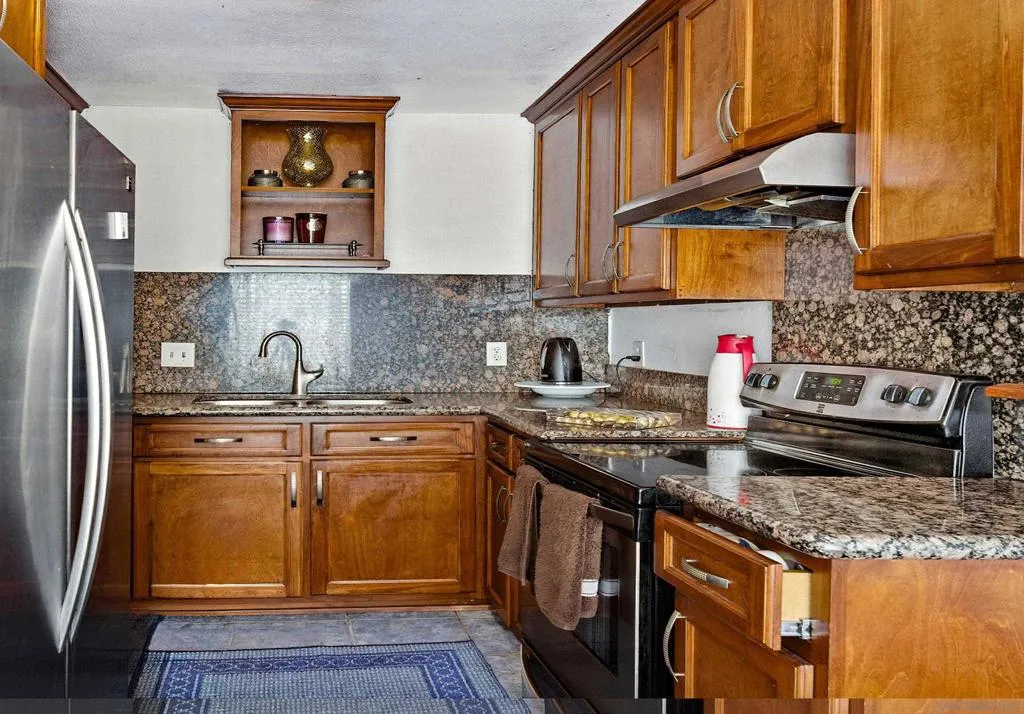 5725 Linda Vista Road 4, San Diego, California 92110 home-pic-21