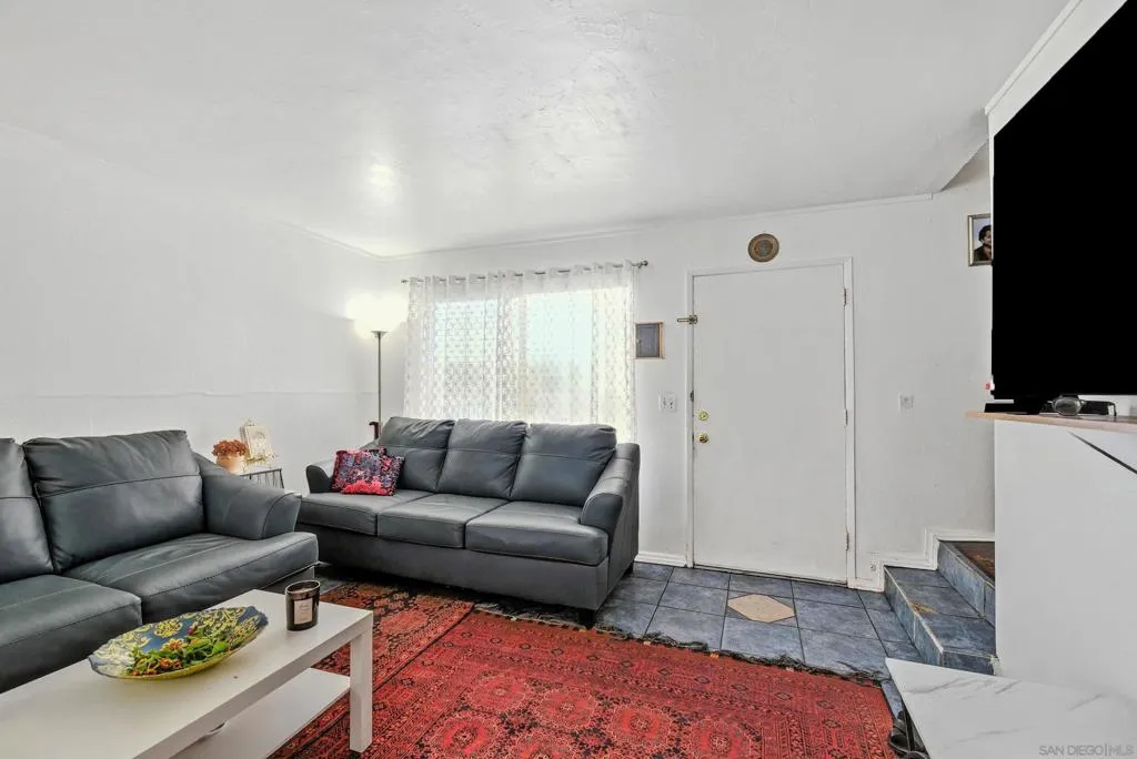 5725 Linda Vista Road 4, San Diego, California 92110 home-pic-14