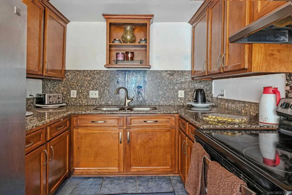 5725 Linda Vista Road 4, San Diego, California 92110 home-pic-22