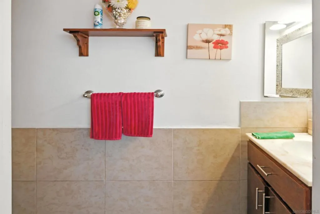 5725 Linda Vista Road 4, San Diego, California 92110 home-pic-32