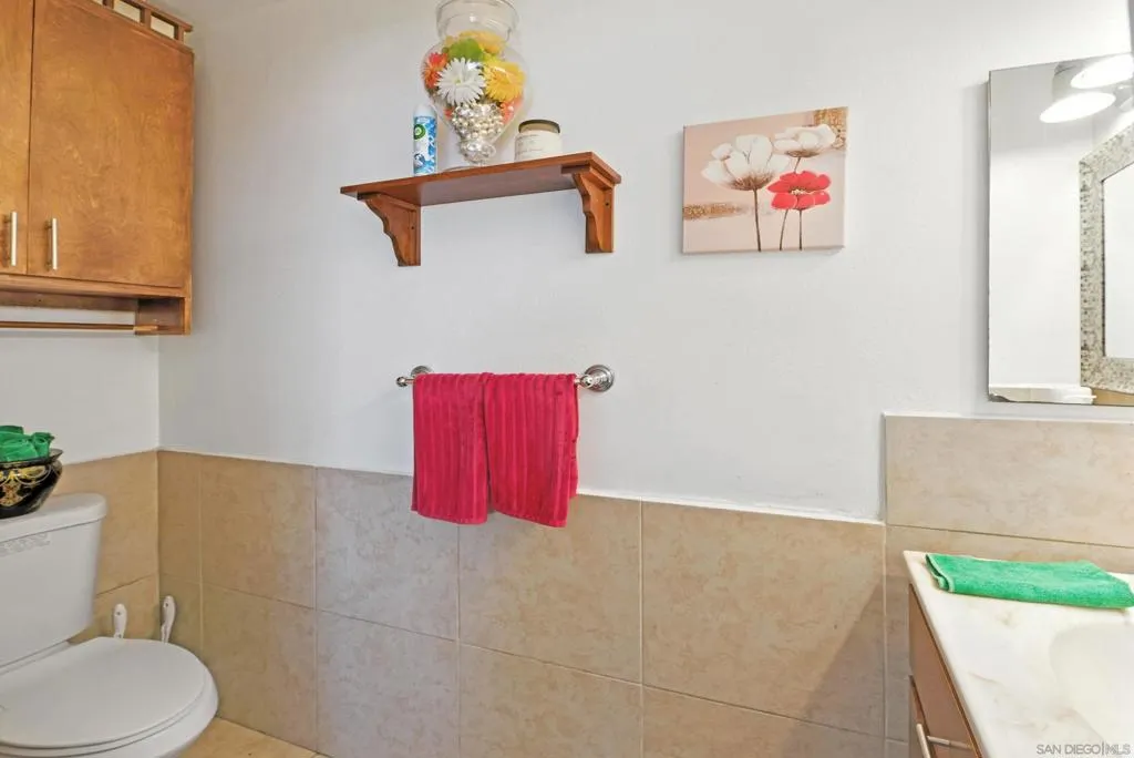 5725 Linda Vista Road 4, San Diego, California 92110 home-pic-33