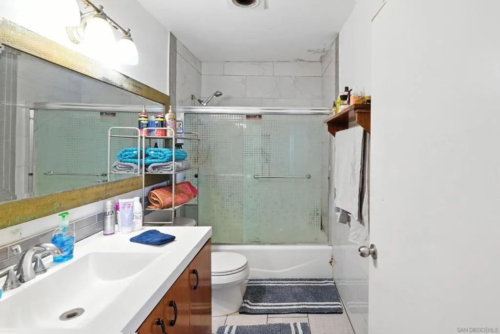 5725 Linda Vista Road 4, San Diego, California 92110 home-pic-30