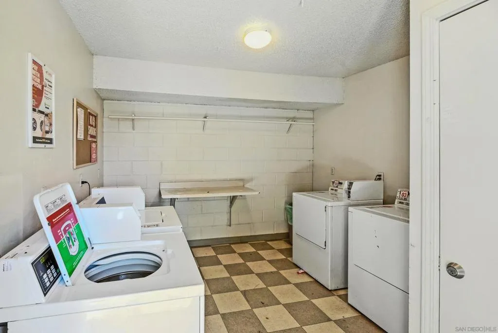 5725 Linda Vista Road 4, San Diego, California 92110 home-pic-12