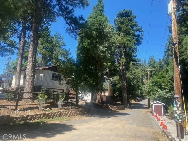 This is the back entrance on Coulter Pine Dr.