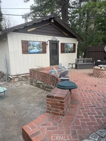 This is the studio behind the main house that is wheelchair accessible.