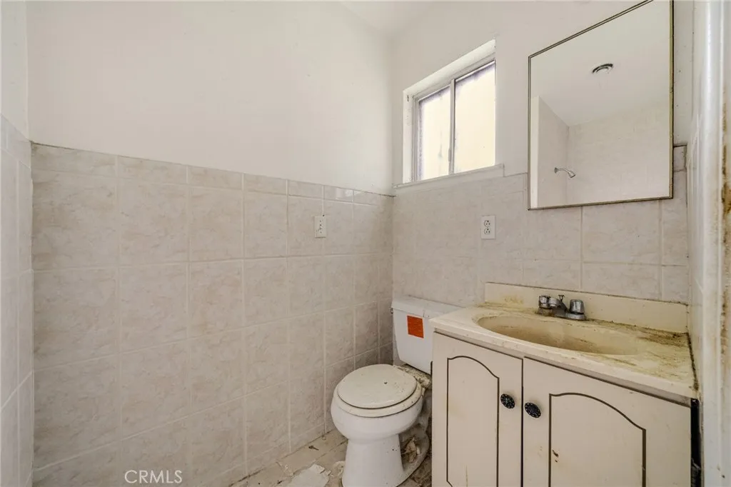 1326 S Marine, Santa Ana, California 92704 home-pic-17