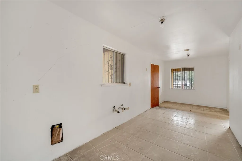 1326 S Marine, Santa Ana, California 92704 home-pic-9
