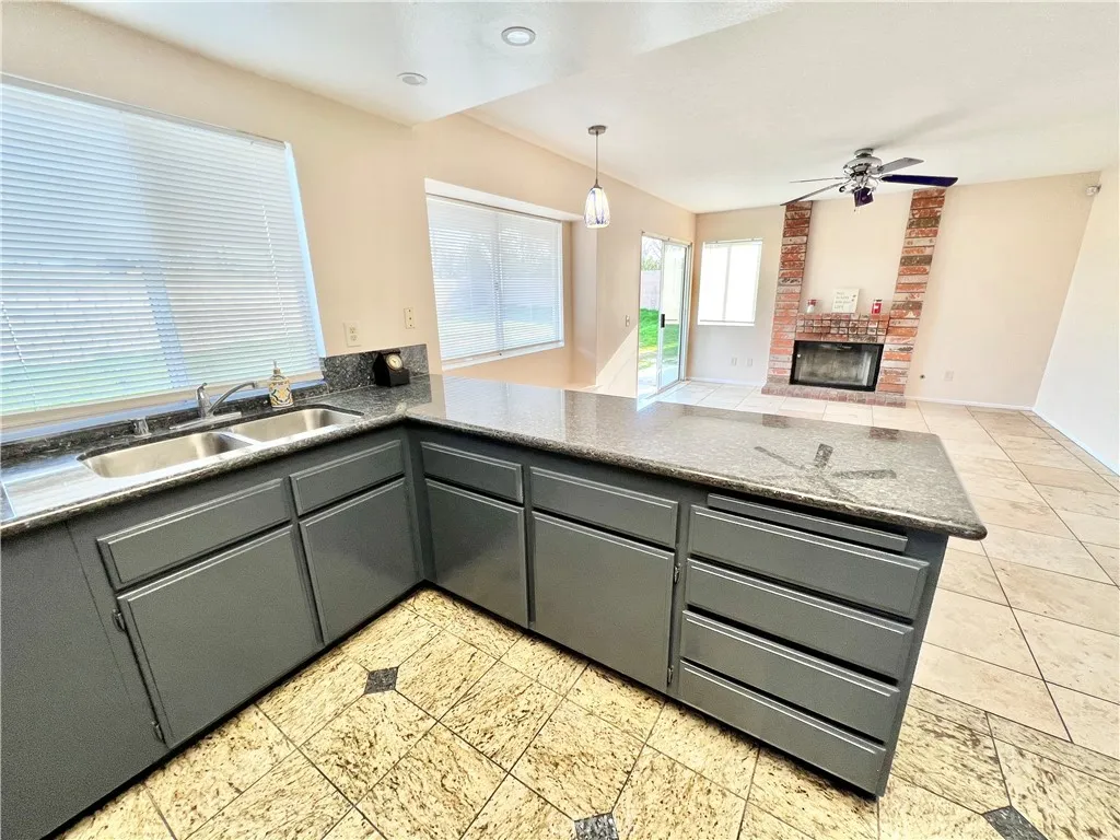 44420 Tarragon, Lancaster, California 93536 home-pic-34