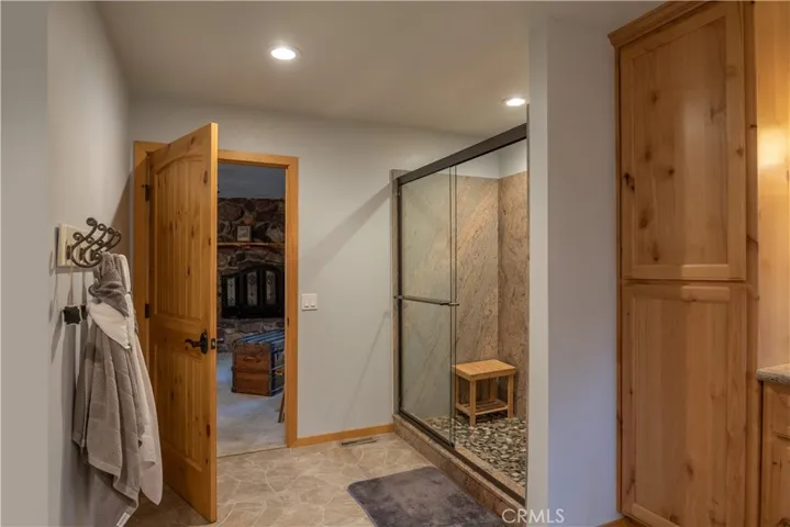 448 Edgemoor Road, Big Bear Lake, California 92315