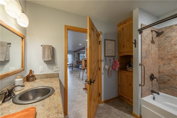 448 Edgemoor Road, Big Bear Lake, California 92315