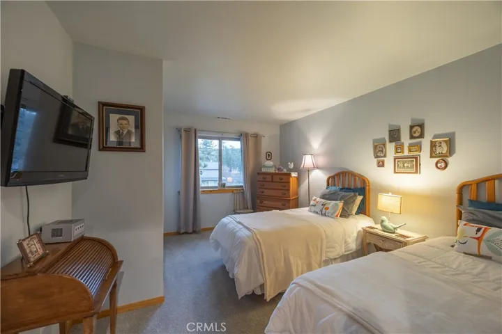 448 Edgemoor Road, Big Bear Lake, California 92315