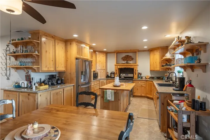 448 Edgemoor Road, Big Bear Lake, California 92315