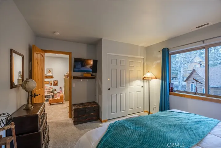 448 Edgemoor Road, Big Bear Lake, California 92315