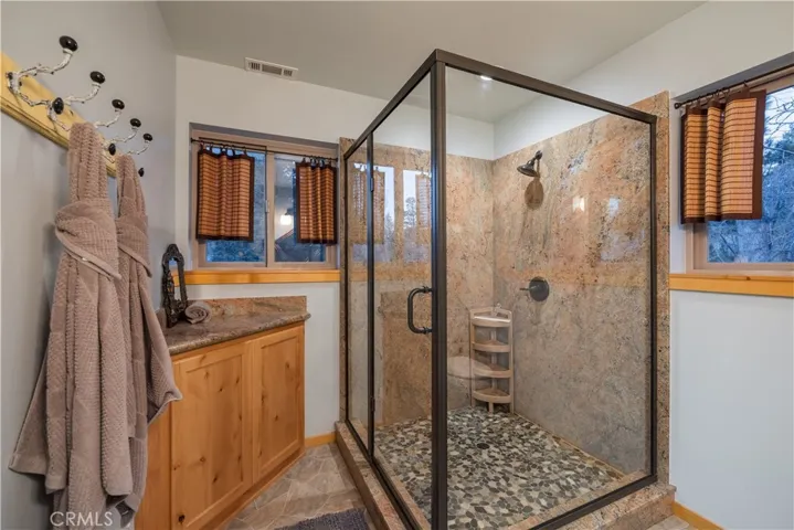 448 Edgemoor Road, Big Bear Lake, California 92315