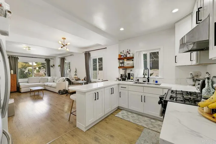 Front Unit Kitchen/Dining