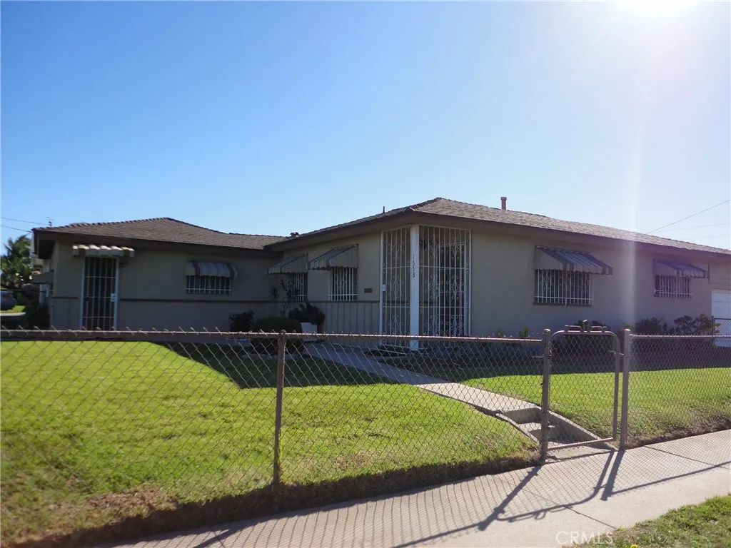 1558 W 123rd, Los Angeles, California 90047 home-pic-1
