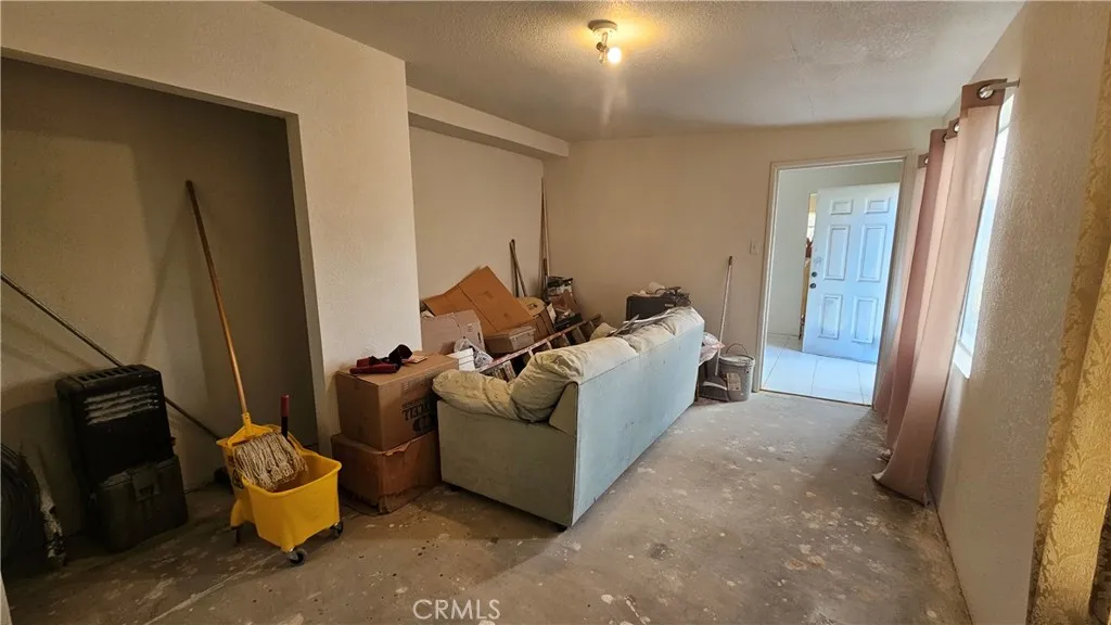 56727 Cone Boulevard, Landers, California 92285 home-pic-8