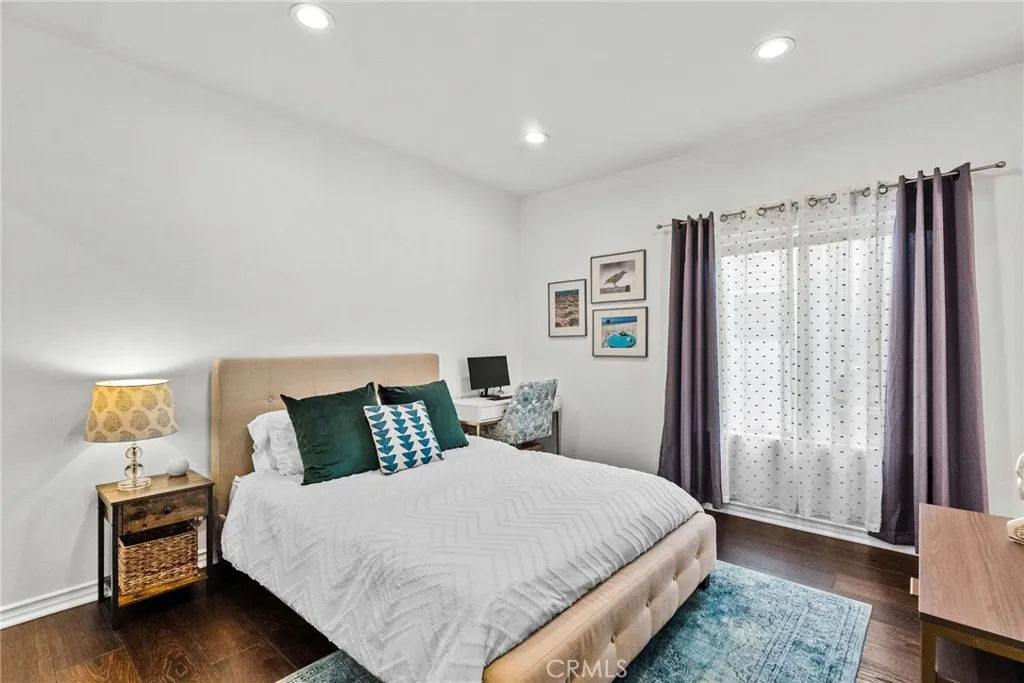 7417 Darnoch Way, West Hills, California 91307 home-pic-38