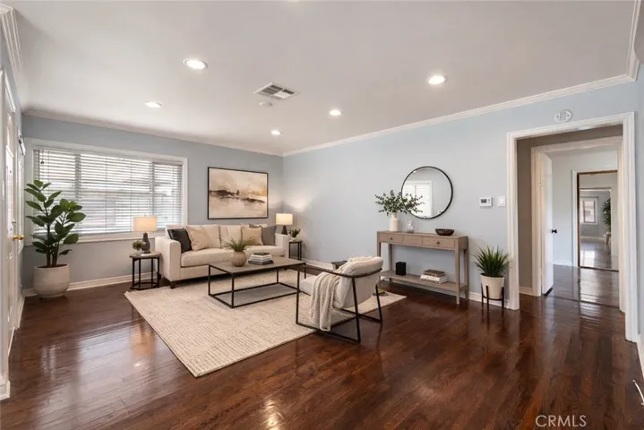 1532 Livingroom Virtually Staged