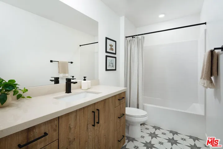 Model home secondary bath used
