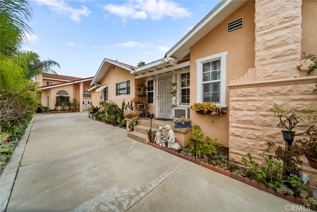1747 N Avenue 46, Los Angeles, California 90041 home-pic-1