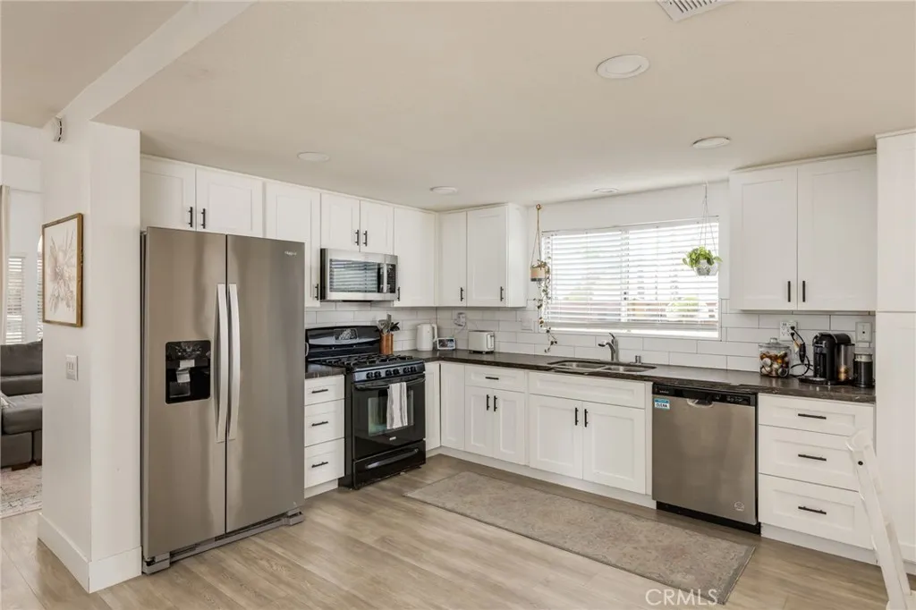 30232 Via Palermo, Menifee, California 92584 home-pic-9