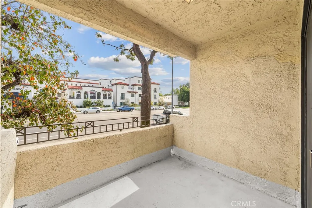 5009 Woodman Avenue 113, Sherman Oaks, California 91423 home-pic-22