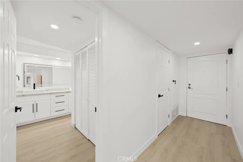 5009 Woodman Avenue 113, Sherman Oaks, California 91423 home-pic-9