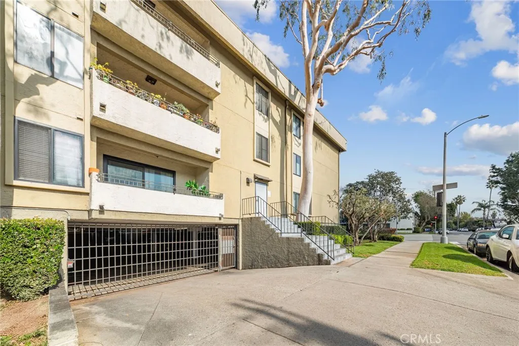 5009 Woodman Avenue 113, Sherman Oaks, California 91423 home-pic-33