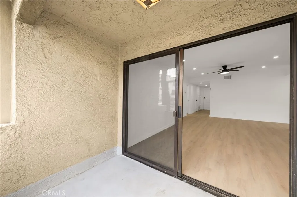5009 Woodman Avenue 113, Sherman Oaks, California 91423 home-pic-21