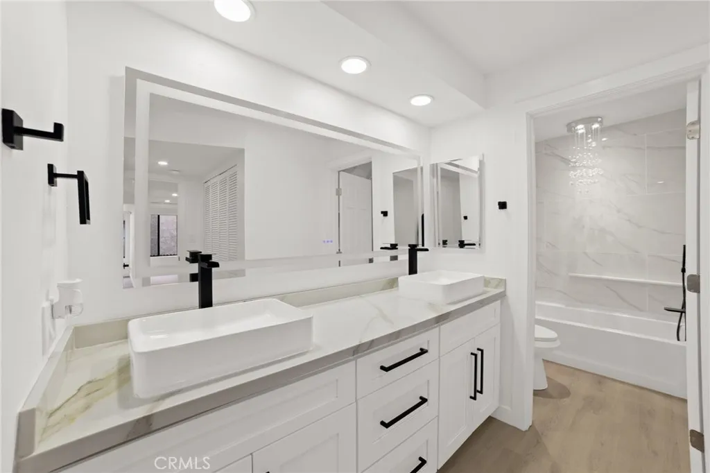 5009 Woodman Avenue 113, Sherman Oaks, California 91423 home-pic-12