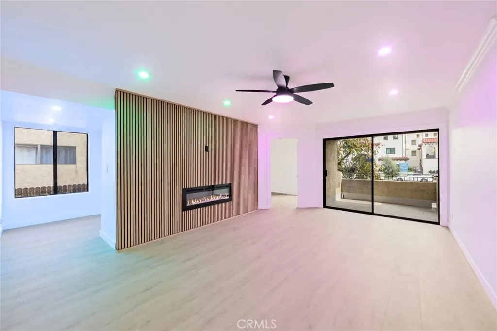 5009 Woodman Avenue 113, Sherman Oaks, California 91423 home-pic-3