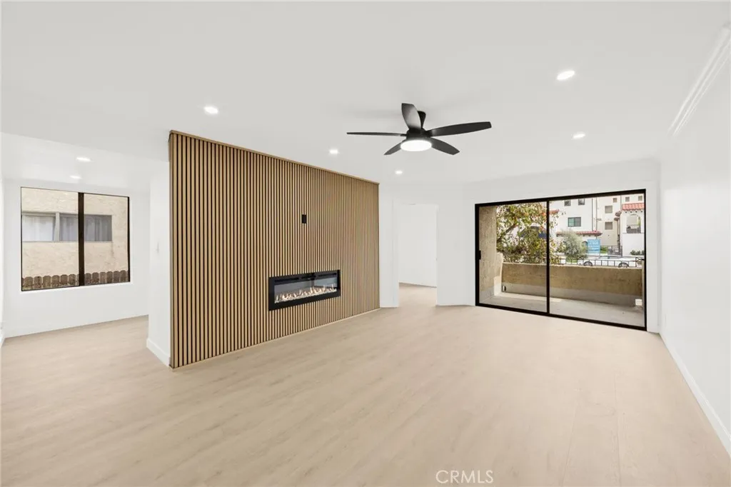 5009 Woodman Avenue 113, Sherman Oaks, California 91423 home-pic-4